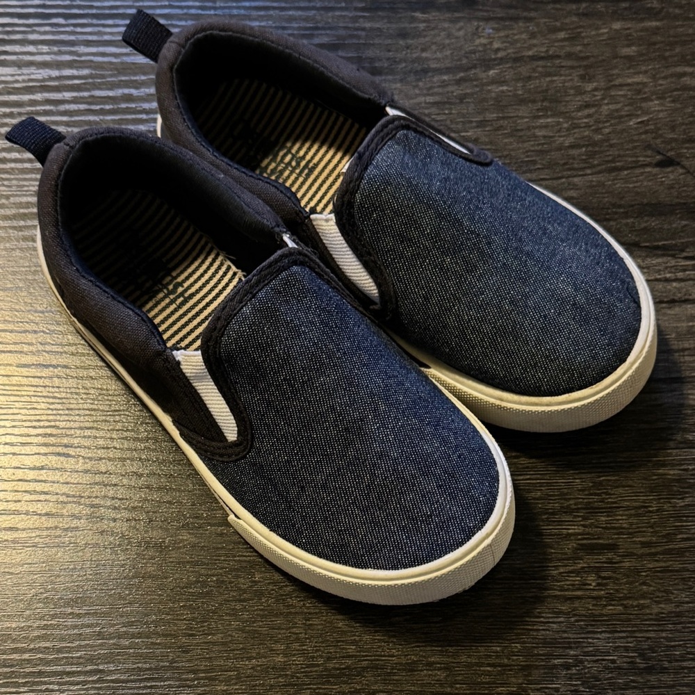OshKosh B’Gosh Kid Slip On Shoes sz 13